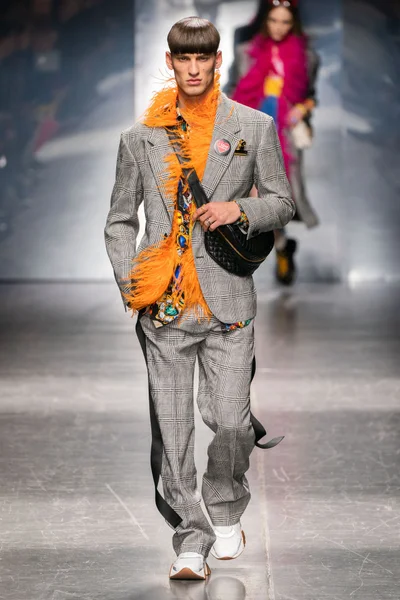 Look 28